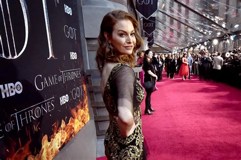 Download Esmé Bianco, a Stunning Portrait Wallpaper | Wallpapers.com