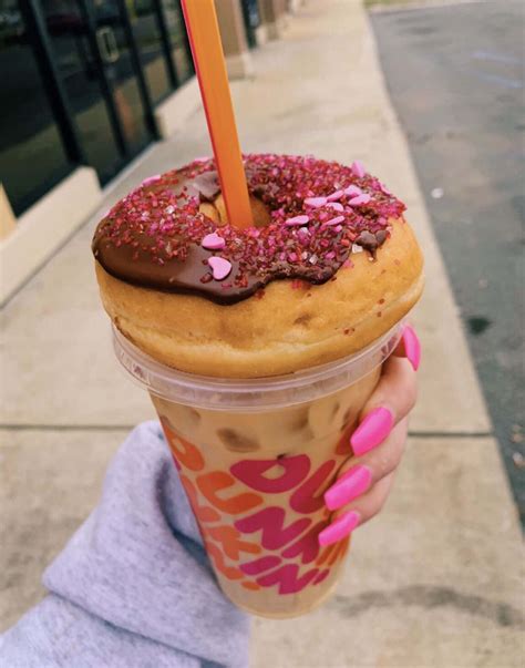 Download Dunkin Donuts Pictures | Wallpapers.com
