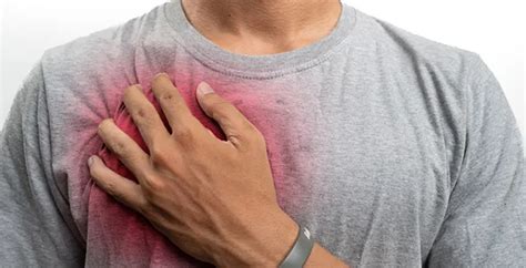 Sucking Chest Wound: Causes, Symptoms, Treatment, and Complications