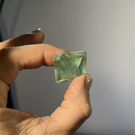 fluorite green cleaved octahedron healing crystal crystal concentrics