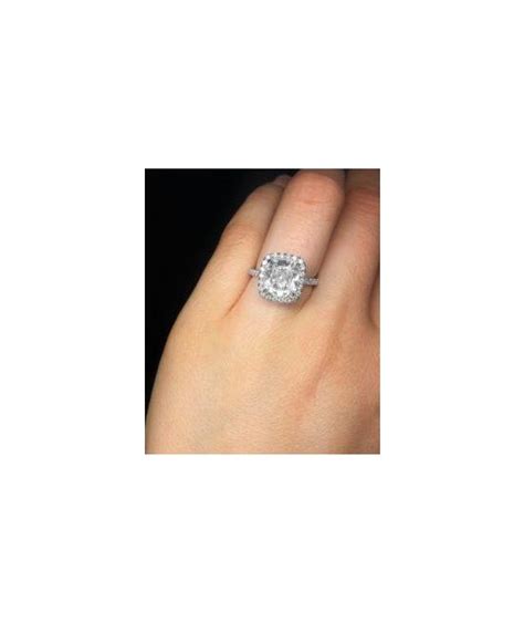 ELEGANT CUSHION CUT DIAMOND RING