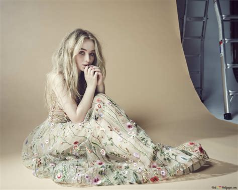 Sabrina carpenter looking