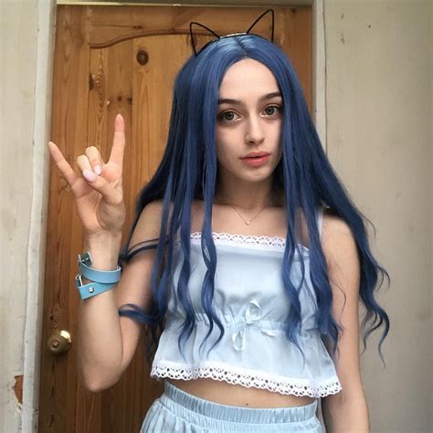 ееее роцк 🤟🏻 | Celebrities, Blue hair, Girl