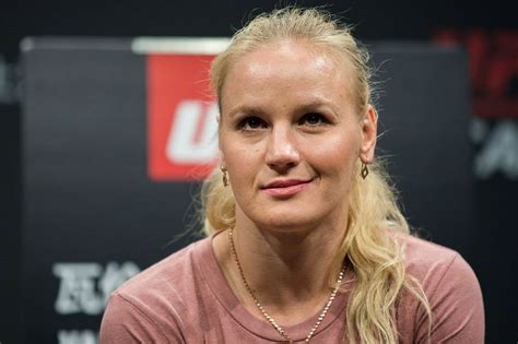 Downloaden Valentina Shevchenko Fan Experience China | Wallpapers.com