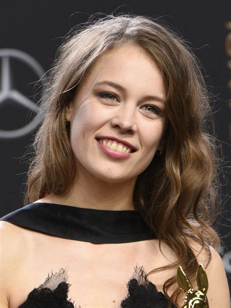 Filmografie von Paula Beer - FILMSTARTS.de