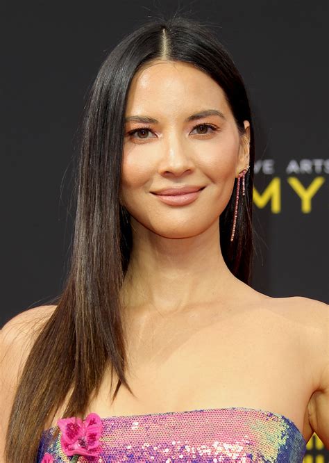Olivia Munn Tricotillomania