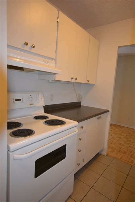 Business owners along burnside ave demand better city lighting 8