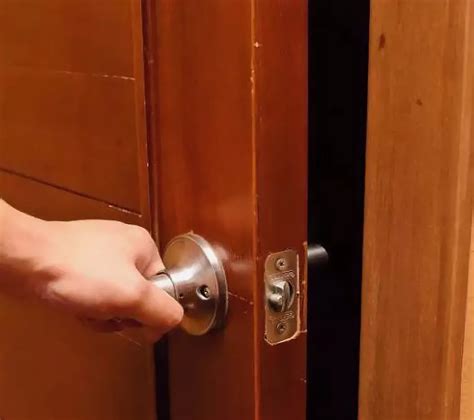 как плотно закрыть дверь