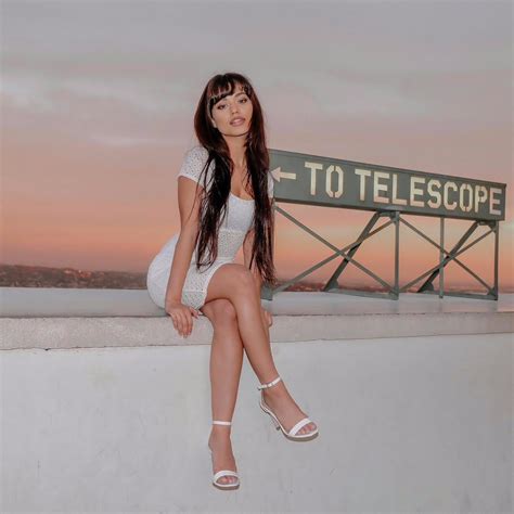 Ясмин Кассим восхищает телом в купальнике, наслаждайтесь ее безупречной