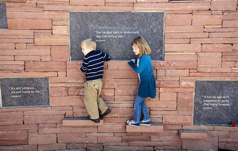 Columbine Pictures: A Memorial to the Victims - idv9ed2