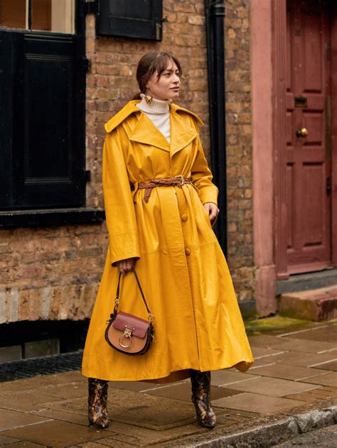 yellow coat trend    london fashion week   wear