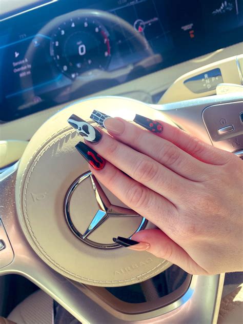 𝟒’𝟗 𝑫𝒂𝒗𝒊𝒏𝒂 𝑭𝒂𝒚𝒆𝒕𝒕𝒆 on Twitter: "spooky season 👻 https://t.co/Abuyq1AptS