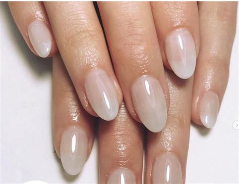 Маникюр молочного цвета 2021 – идеи дизайна Milky Nails, сочетания ...
