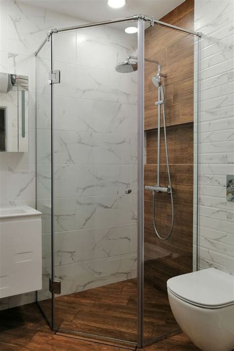 Modern Bathroom Design with Marble and Wood