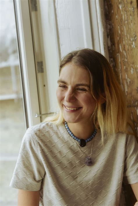 Vic Carmen Sonne og Elliott Crosset Hove om vildt vulkanudbrud, kynisme