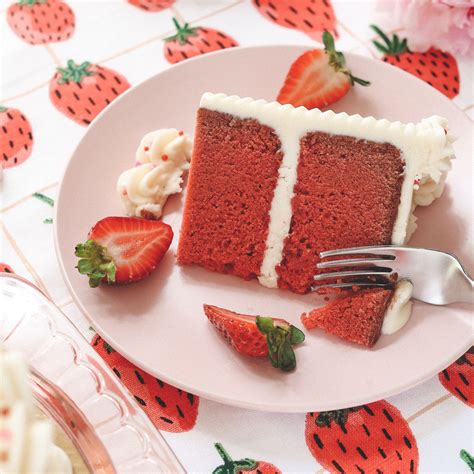 Strawberry & Cream Cake – Strawberry Blonde Bakery