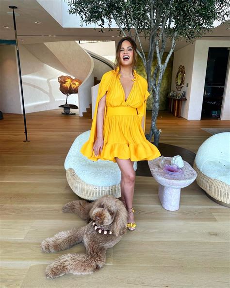 Chrissy Teigen Outfit 06/18/2023 • CelebMafia
