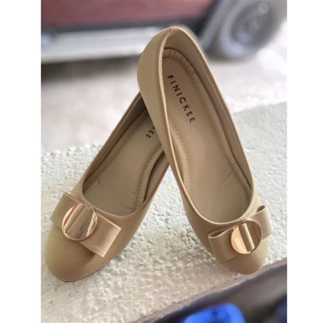 FINICKEE medium heeled shoes on Carousell