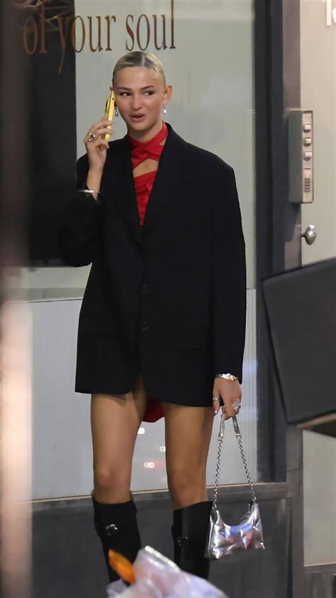 Mia Regan - Out in Notting Hill 05/12/2023 • CelebMafia