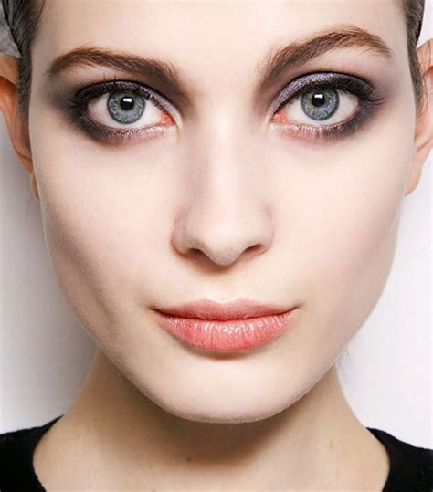 apply eyeliner   specific eye shape