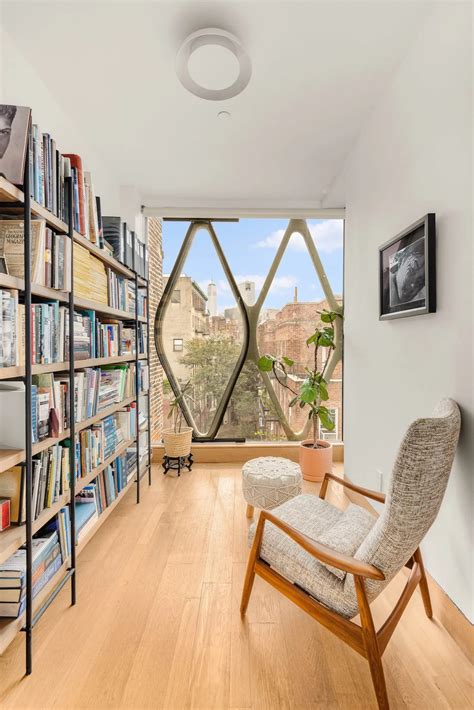 What the intimate setting of minetta lane theater means for the audience 8