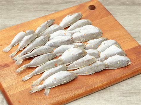 Khô cá đù sữa tẩm ớt khay 200g giá rẻ tại Bách hoá XANH