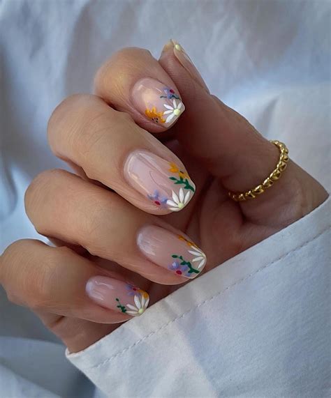 16 Short Nail Ideas for Spring 2025