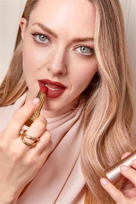 Il colpo di fulmine beauty: il rossetto matte dall'effetto labbra nude