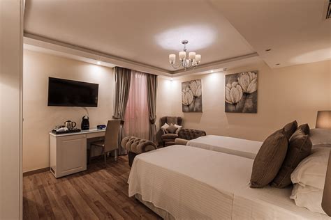 Deluxe Street View Room