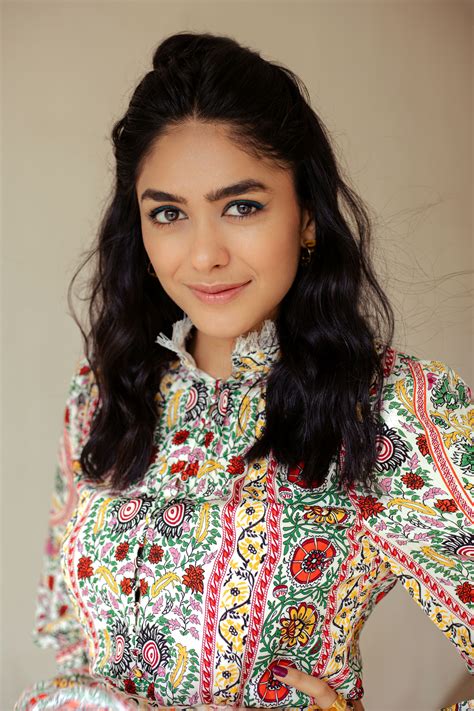 mrunal thakur (2000×3000) : r/BollywoodUHQonly