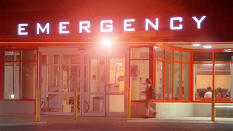 Emergency Room, Hospital Entrance Sign, Red Light Ambulance ER Medical ...