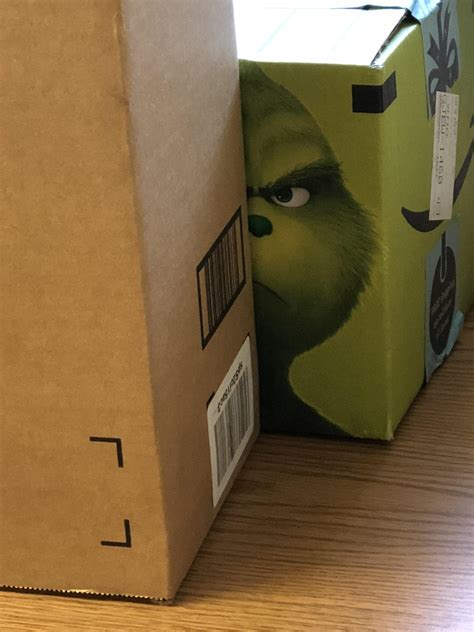 The way these packages were placed. : r/mildlyinteresting