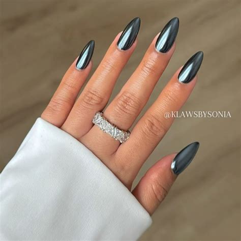 18 Fall Chrome Nail Ideas From Classic to Moody