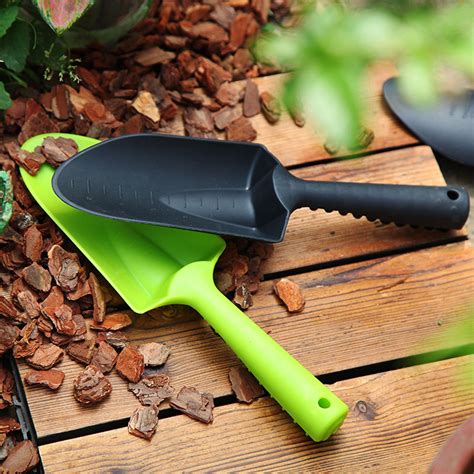 small garden shovel 4