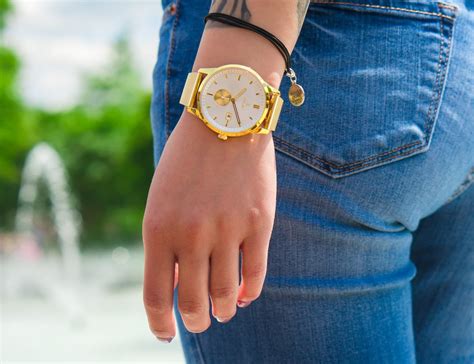 variant   va  premium timepiece key features price