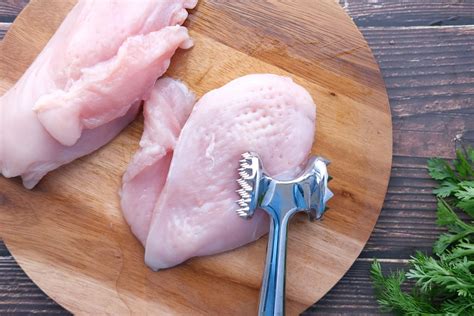How to Boil Chicken for Dogs? - howtothings.net