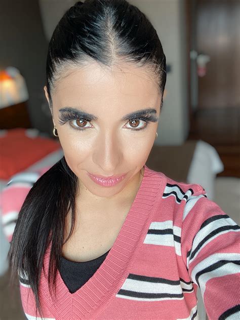 Looking for older men eating ass... are u here ? (F27) : r