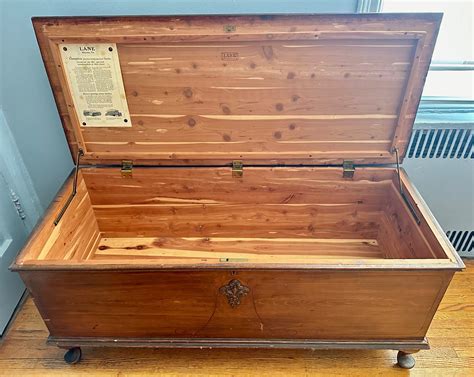 Experts explain how to bid at clearinghouse estate sales 34