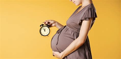 hamil lebih   minggu  risiko  overdue bersalin