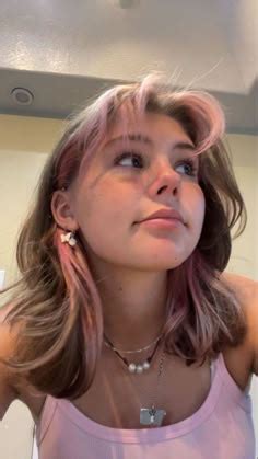 girls  pink hair