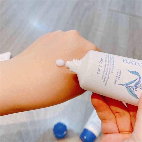 kem duong tay hatomugi moisturizing conditioning  hand cream