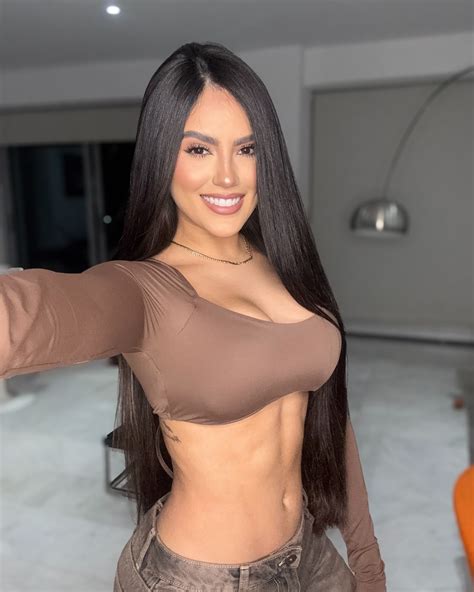 Andrea Valentina Carrillo (@tinafresa) • Instagram photos and videos