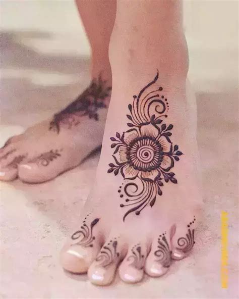 21 Best Feet Henna Mehndi Designs | Fabbon