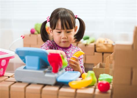 pretend play important  preschoolers  jana bowers blog