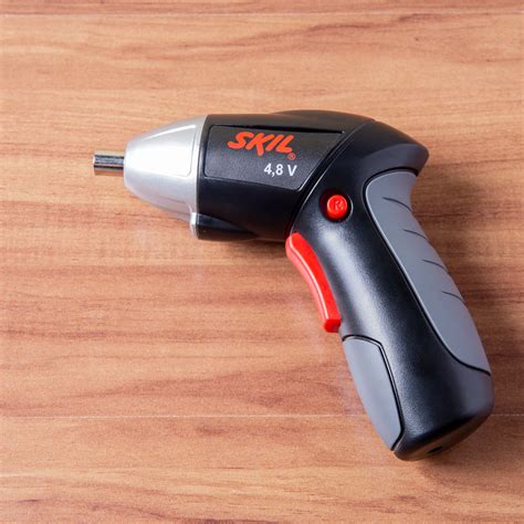 Parafusadeira Skil 2248 4,8V 127V com jogo de 51 acessórios Bosch