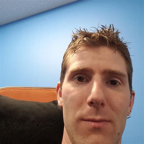 selfie | Linus Tech Tips | Know Your Meme