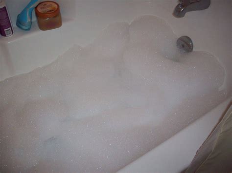 Le meilleur truc pour faire ses bulles de bain maison! DIY :) | Recette | Évier bouché, Bulles