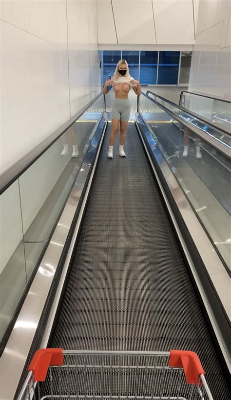 I love bursting them out in public 😜 : r/PublicFlashing