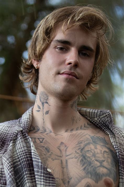 ジャスティン・ビーバーが『VOGUE』に語った、タトゥーへの特別な思い。 | Vogue Japan