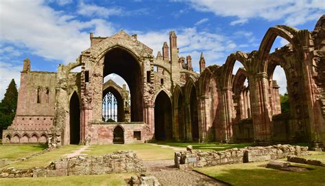 Melrose Abbey - The Heart of Robert the Bruce - The Maritime Explorer